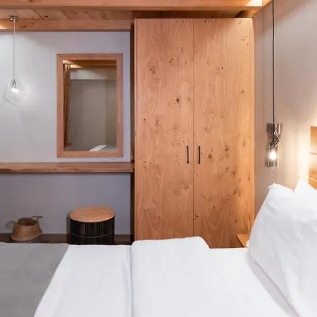 Theros By Agora Luxury In The Heart Of Heraklion (Crete)